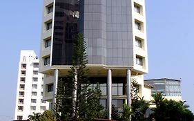 Gokulam Park Hotel&Convention Centre Kochi Exterior photo