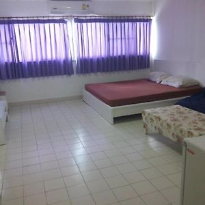 Room In Studio - Impact Don Mueang Bangkok Guest House For 3 Pax Nonthaburi Exterior photo