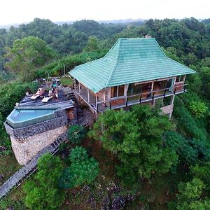 Batu Hill Villa Watukarung Exterior photo