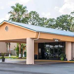Quality Inn Hinesville - Fort Stewart Area, Kitchenette Rooms - Pool - Guest Laundry Exterior photo