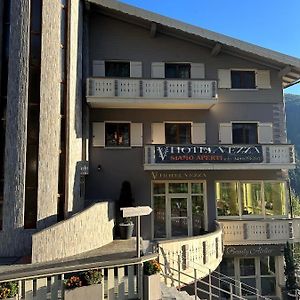 Hotel Vezza Alpine Lodge & Spa Vezza dʼOglio Exterior photo