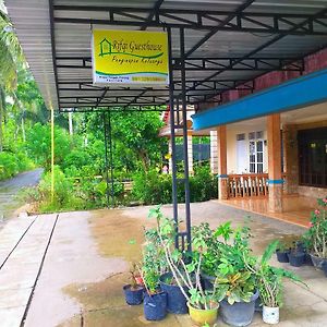 Rifqi Guesthouse Punung Exterior photo