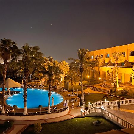 Metropolitan Al Mafraq Hotel Abu Dhabi Buitenkant foto