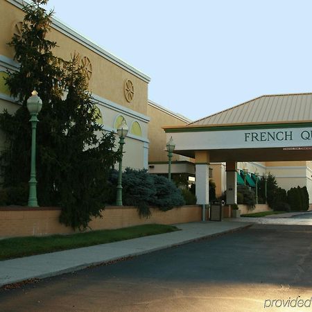 Holiday Inn Perrysburg French Quarter Buitenkant foto