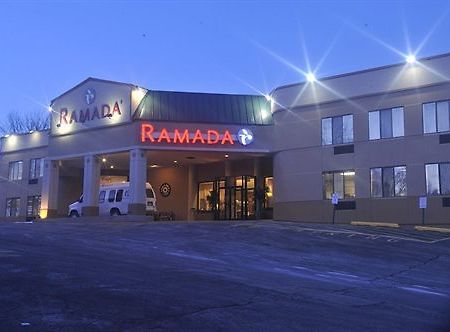 Ramada By Wyndham Newburgh/West Point Hotel Buitenkant foto