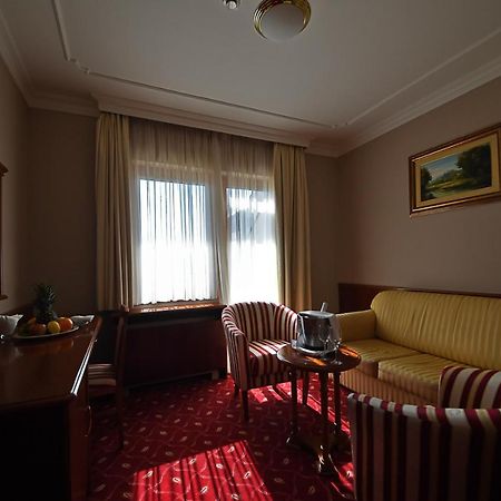 Hotel Kovilovo Belgrado Buitenkant foto