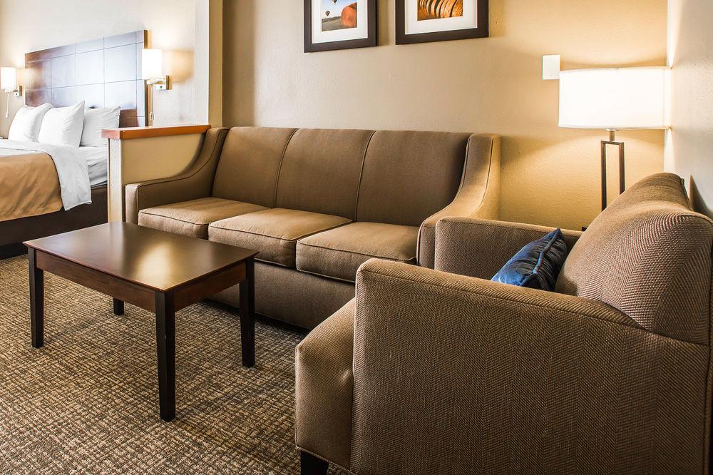 Comfort Inn & Suites Waterloo - Cedar Falls Buitenkant foto