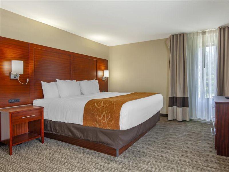 Holiday Inn Express & Suites Milwaukee Nw - Park Place, An Ihg Hotel Buitenkant foto