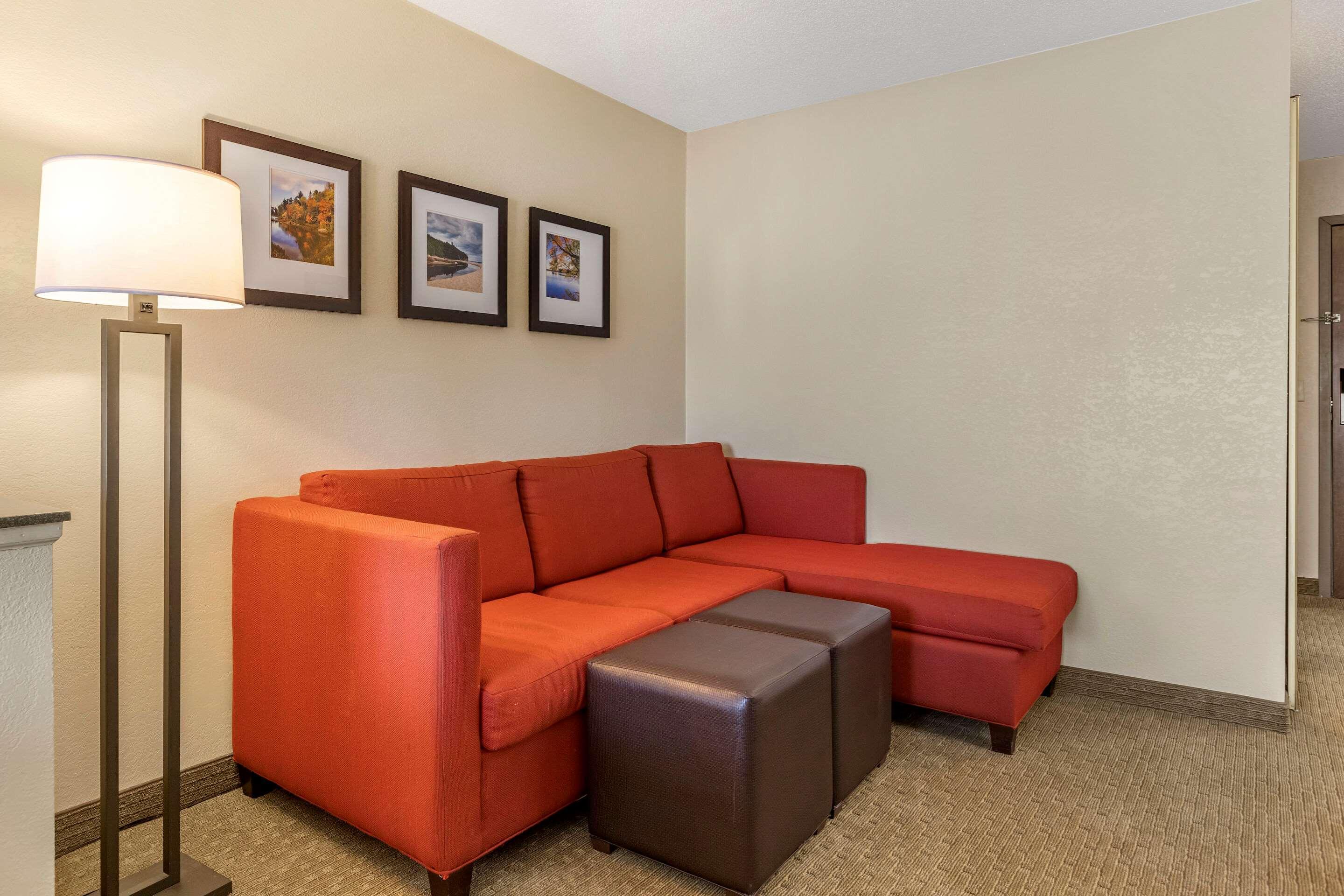 Comfort Suites Grand Rapids North Comstock Park Buitenkant foto