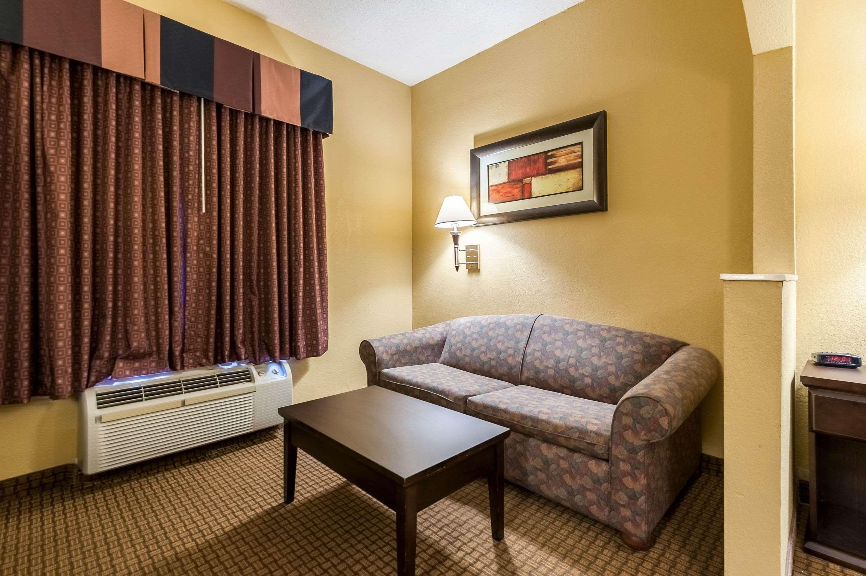 Quality Inn And Suites Lafayette Buitenkant foto