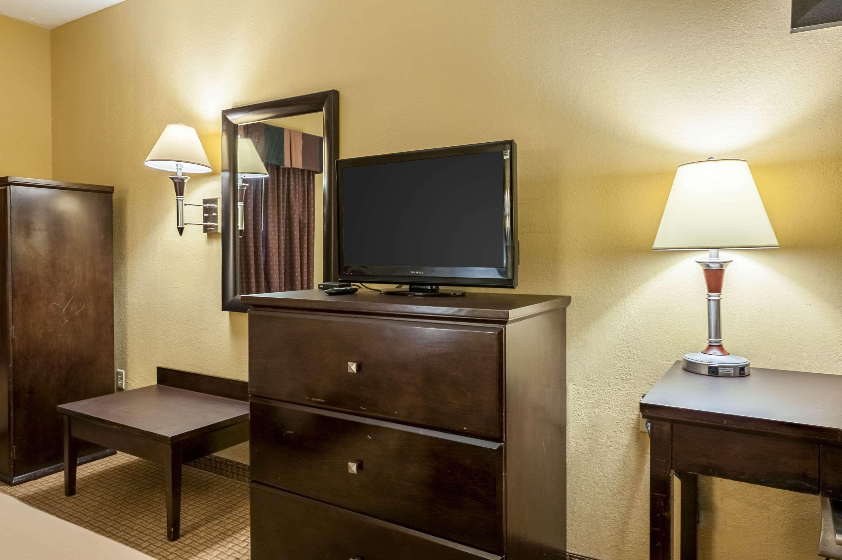 Quality Inn And Suites Lafayette Buitenkant foto