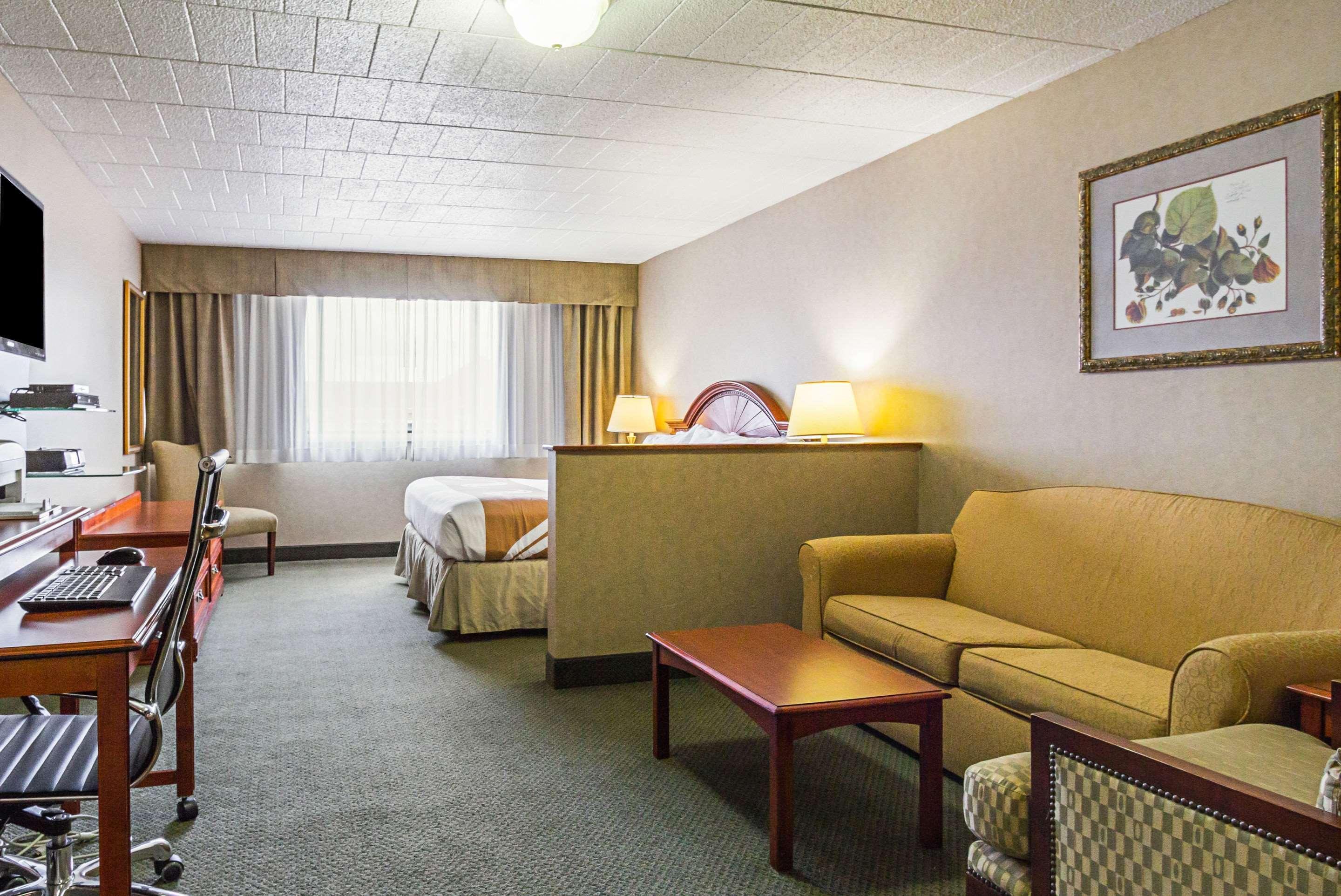 Quality Inn & Suites Altoona Pennsylvania Buitenkant foto