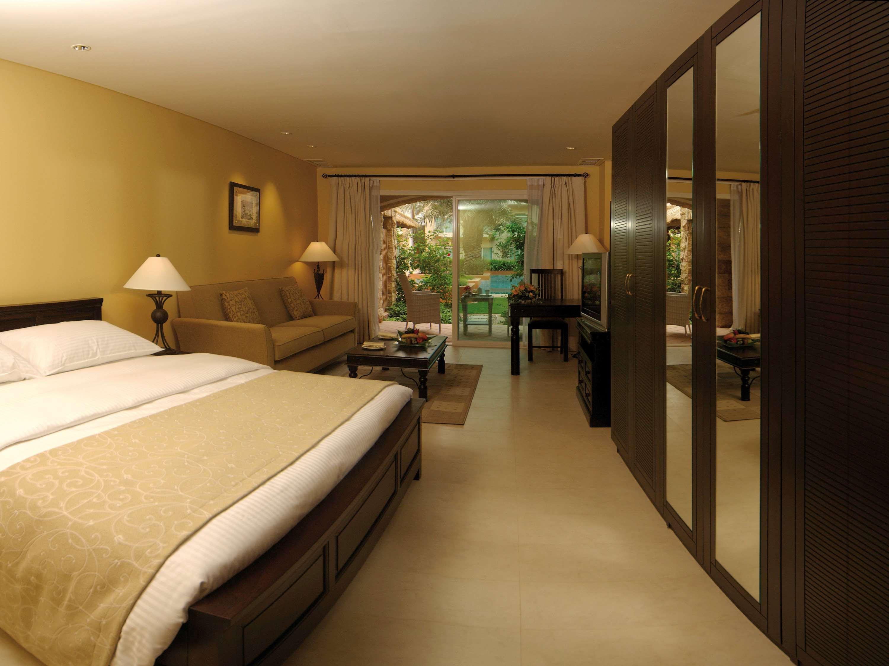 Movenpick Hotel & Resort Al Bida'A Salmiya Kamer foto
