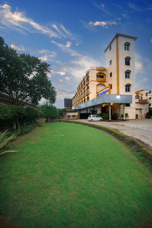 Hotel Regency Benares Buitenkant foto