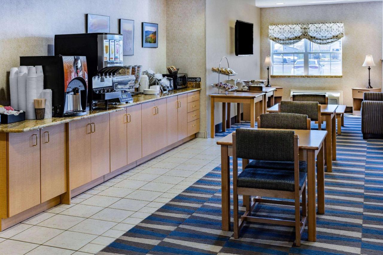 Microtel Inn & Suites By Wyndham Plattsburgh Buitenkant foto