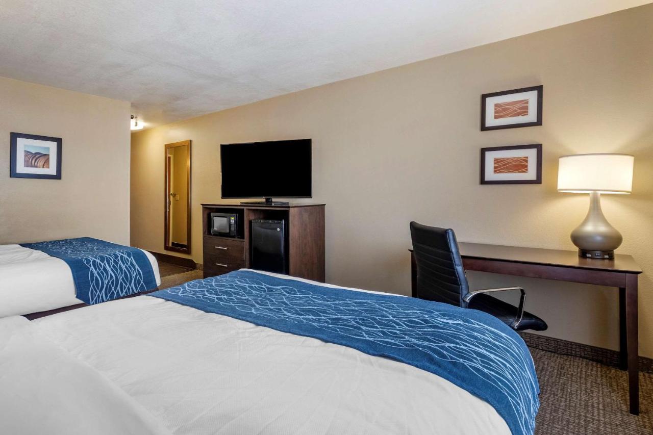 Comfort Inn & Suites Waterloo - Cedar Falls Buitenkant foto