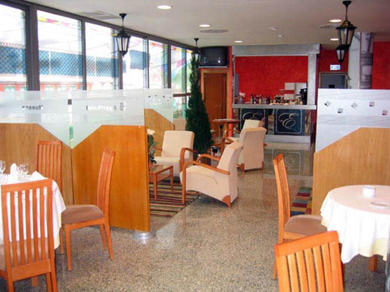 Aparthotel Sercotel Huesca Restaurant foto