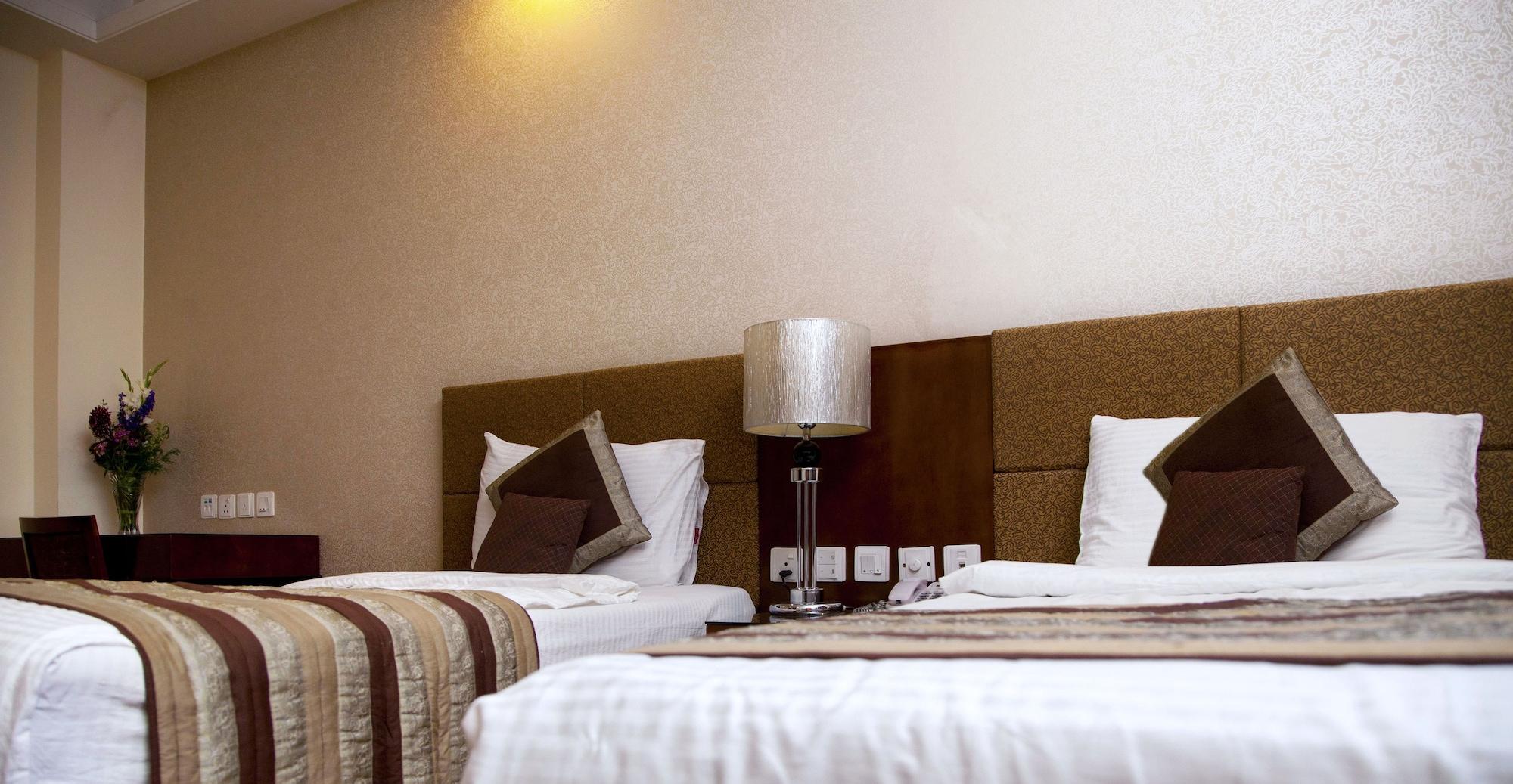 Alpina Hotels & Suites New Delhi Buitenkant foto