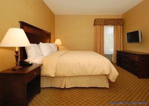 Holiday Inn Express & Suites Milwaukee Nw - Park Place, An Ihg Hotel Kamer foto