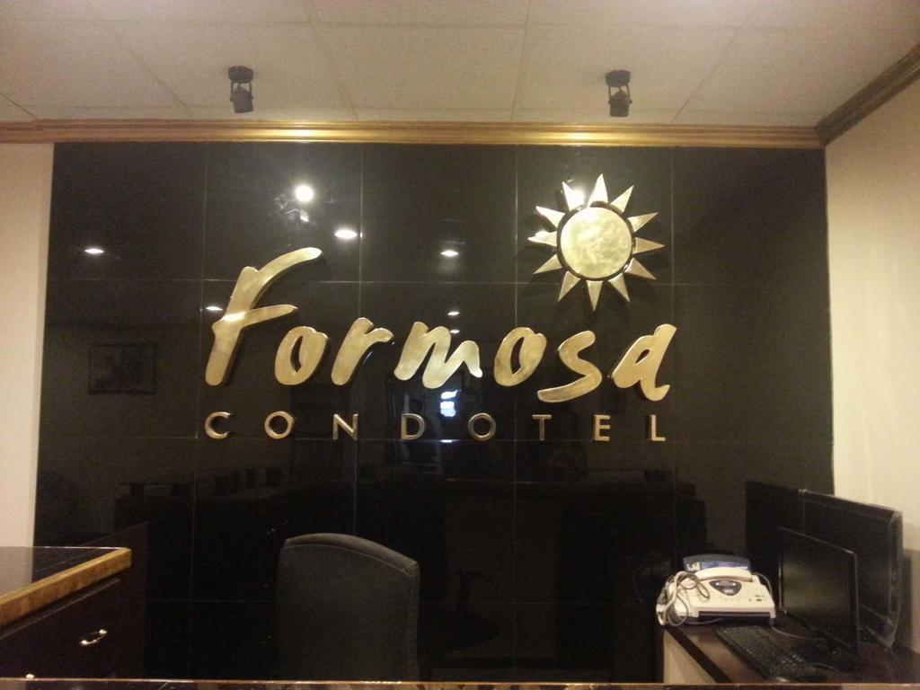Formosa Condotel Olongapo Buitenkant foto