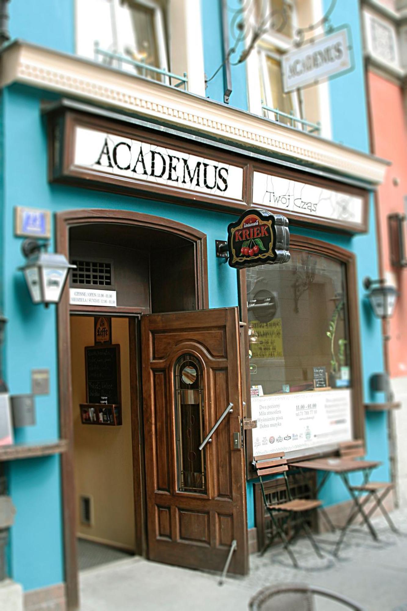 Academus - Cafe/Pub & Guest House Wrocław Buitenkant foto