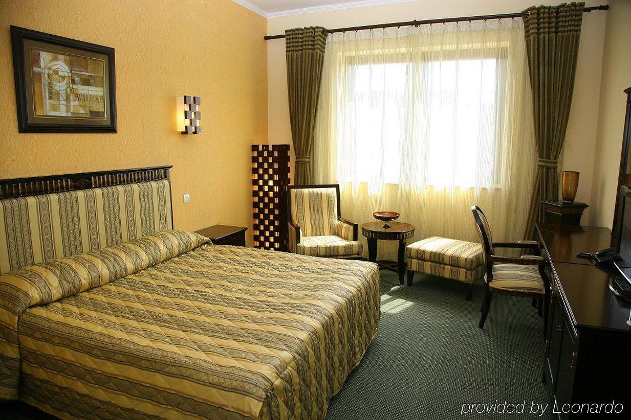 Hotel Tecadra Boekarest Kamer foto