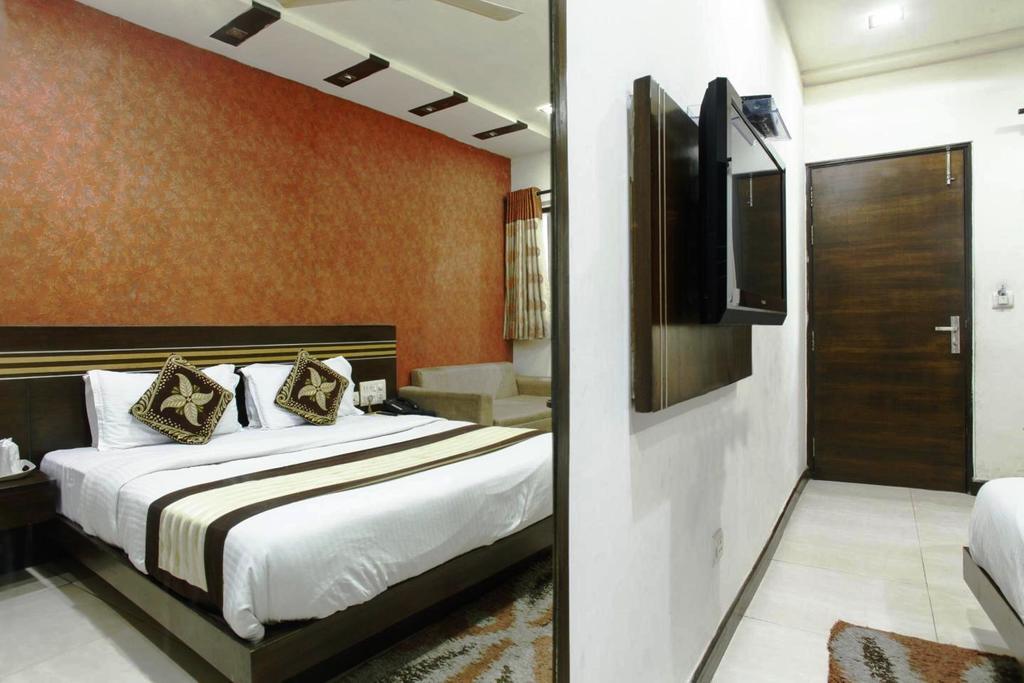 Hotel Milllennium 2000 Dx New Delhi Buitenkant foto