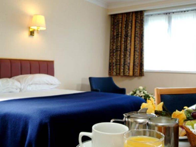 Holiday Inn Cardiff North M4 Jct 32, An Ihg Hotel Buitenkant foto