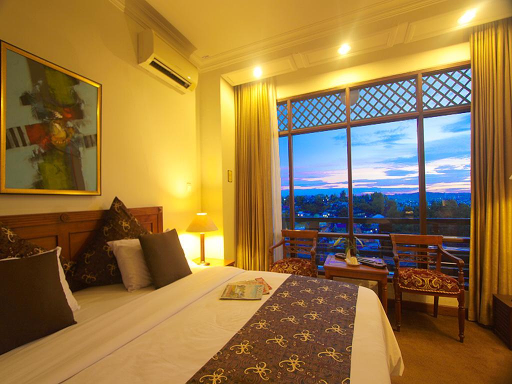 Mesra Business & Resort Hotel Samarinda Buitenkant foto