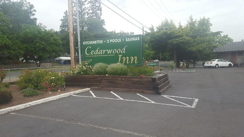 Cedarwood Inn Ashland Buitenkant foto