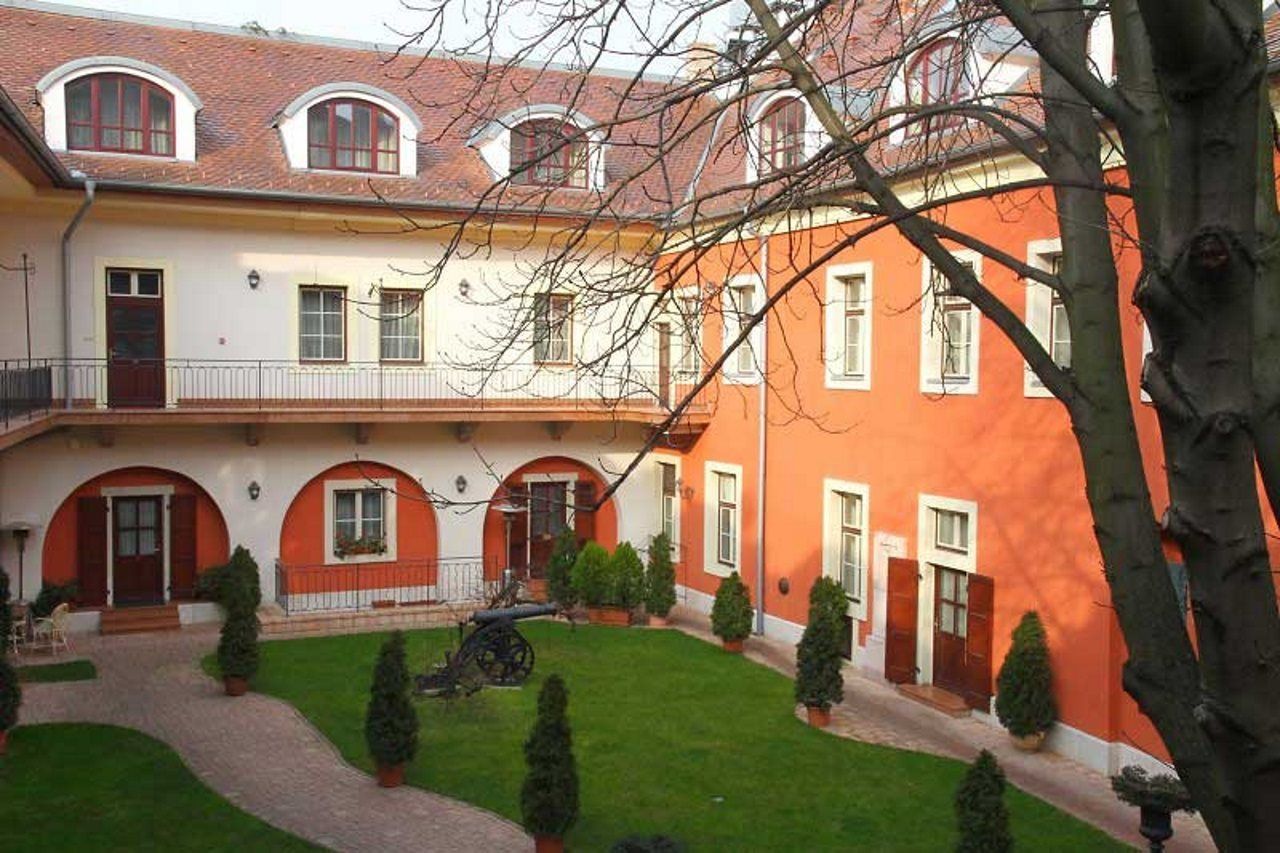 St. George Residence Boedapest Buitenkant foto