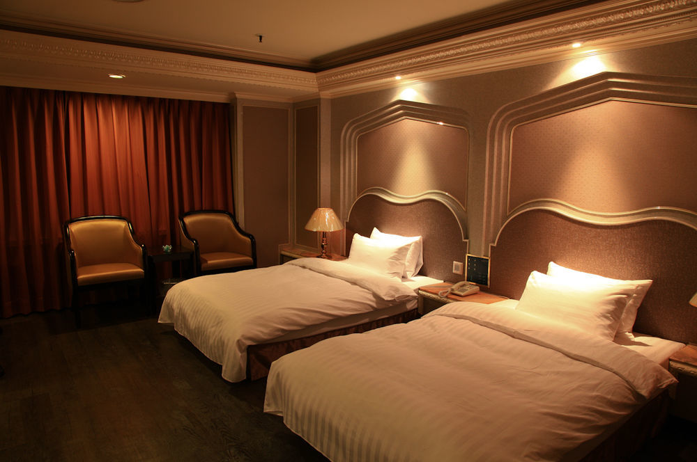 First Plaza Hotel Taichung Buitenkant foto