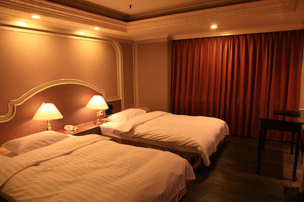 First Plaza Hotel Taichung Buitenkant foto