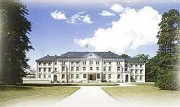 Schloss Lutgenhof Hotel Dassow Buitenkant foto