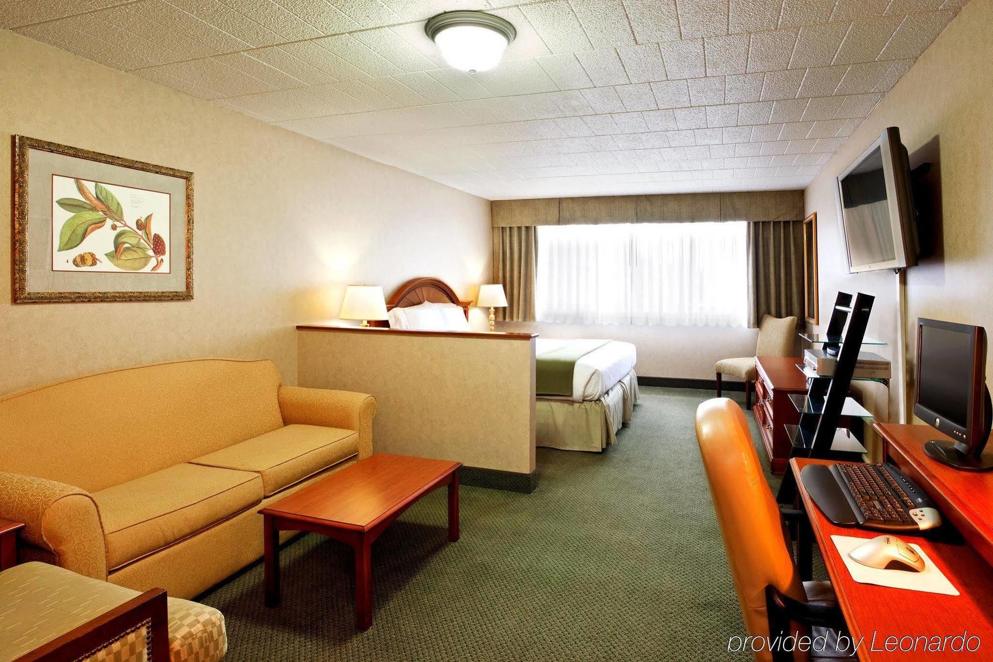 Quality Inn & Suites Altoona Pennsylvania Buitenkant foto