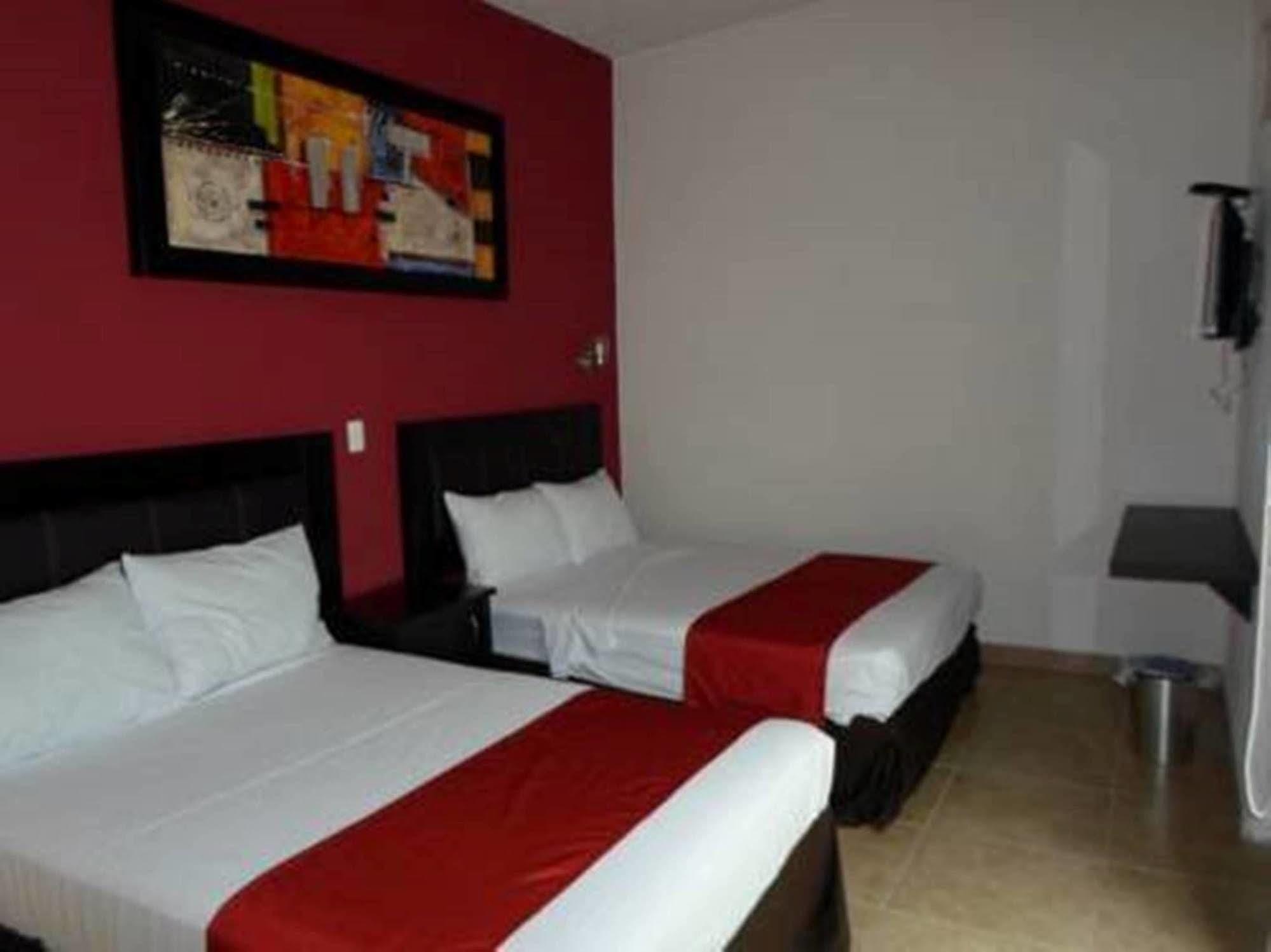 Hotel Montroi City Colima Buitenkant foto
