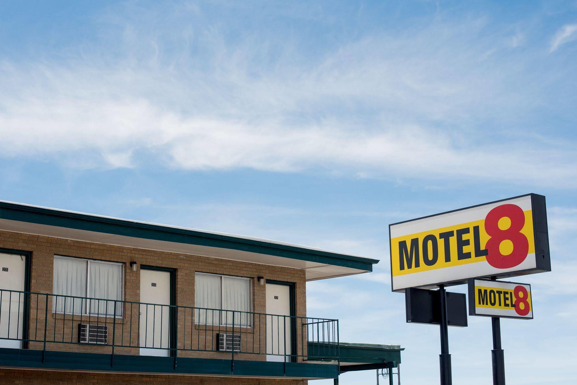 Motel 8 Rock Springs Buitenkant foto
