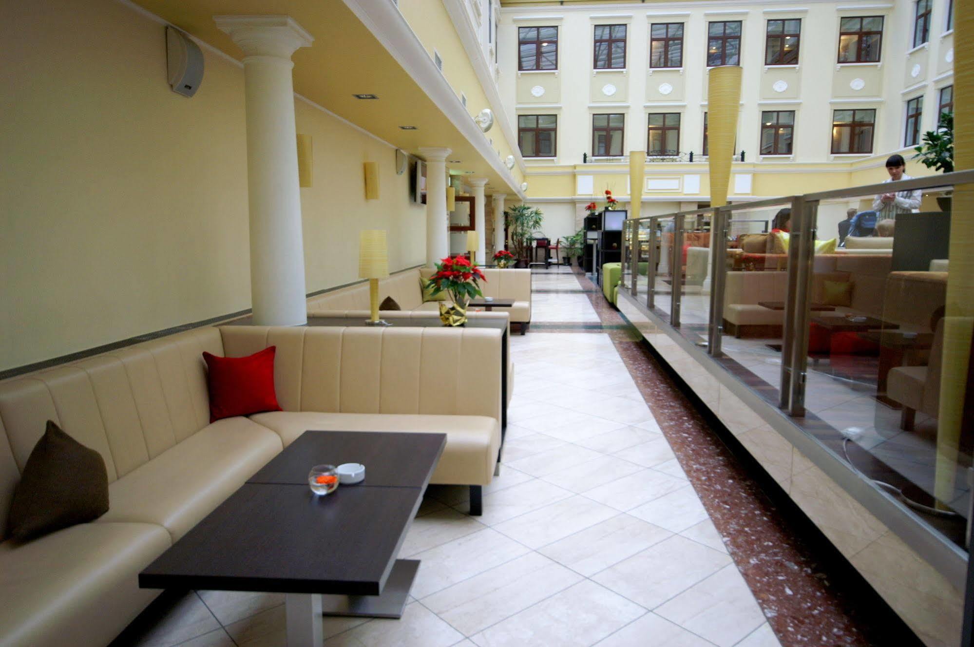 Courtyard By Marriott Moscow City Center Buitenkant foto
