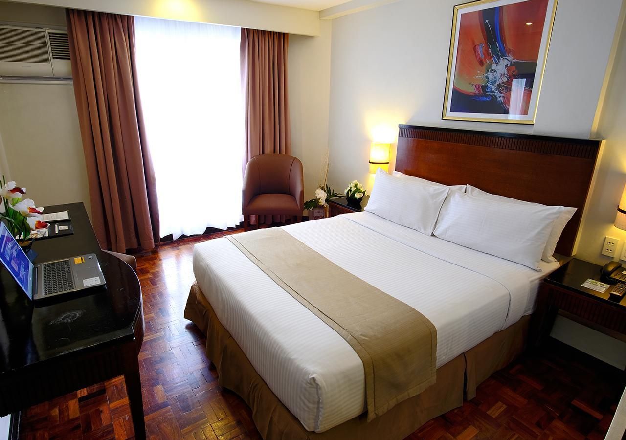 Fersal Hotel Neptune Makati Makati City Buitenkant foto