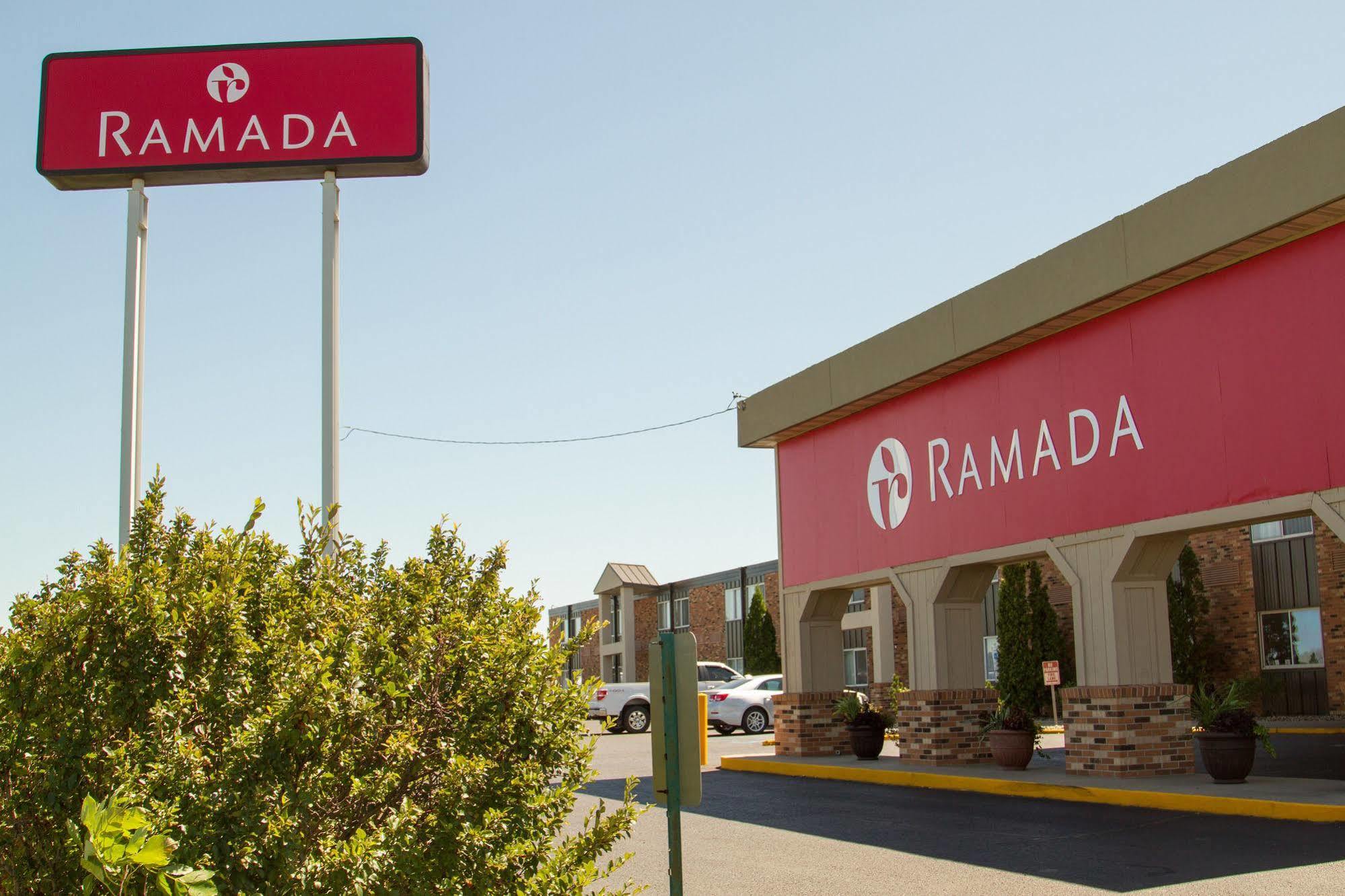 Ramada By Wyndham Bismarck Hotel Buitenkant foto