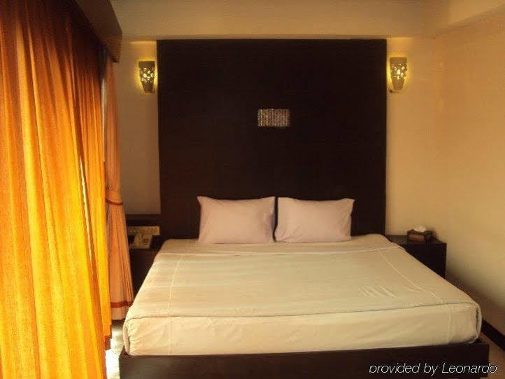 Oyo 447 Royal Express Hua Hin Hotel Buitenkant foto