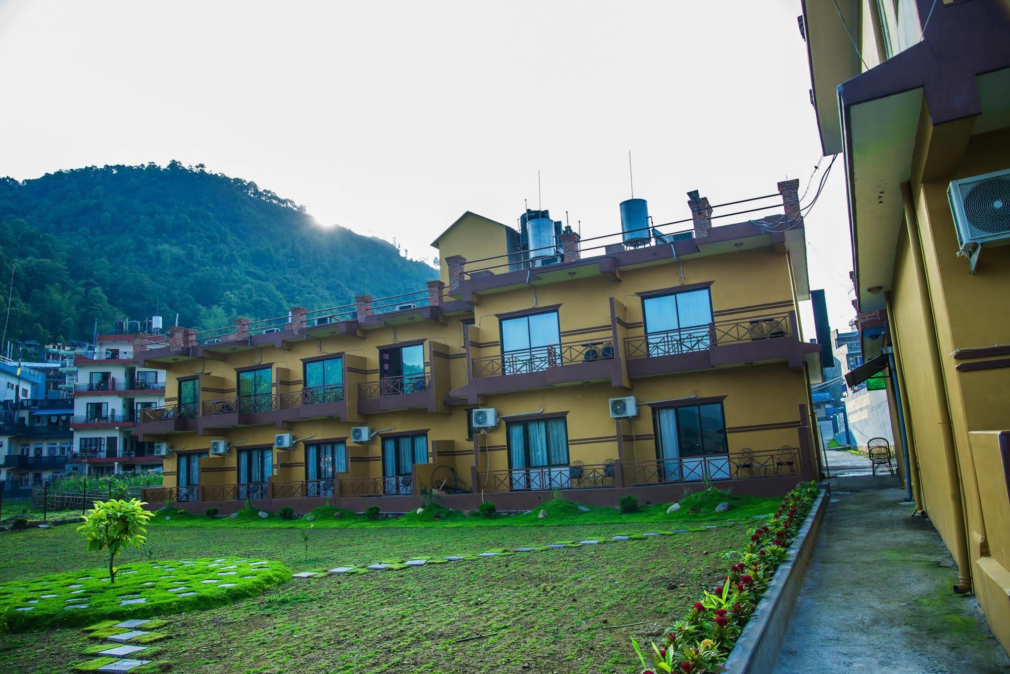 Hotel Lakefront Pokhara Buitenkant foto