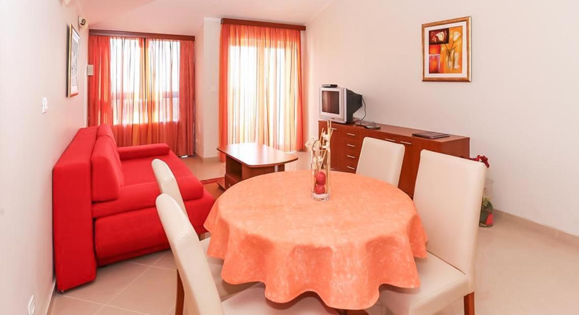 Apartments And Rooms Astoria Seget Vranjica Buitenkant foto
