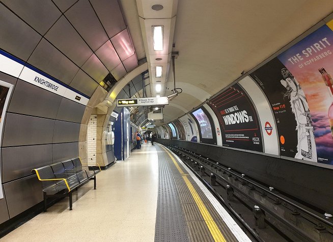 Knightsbridge tube photo