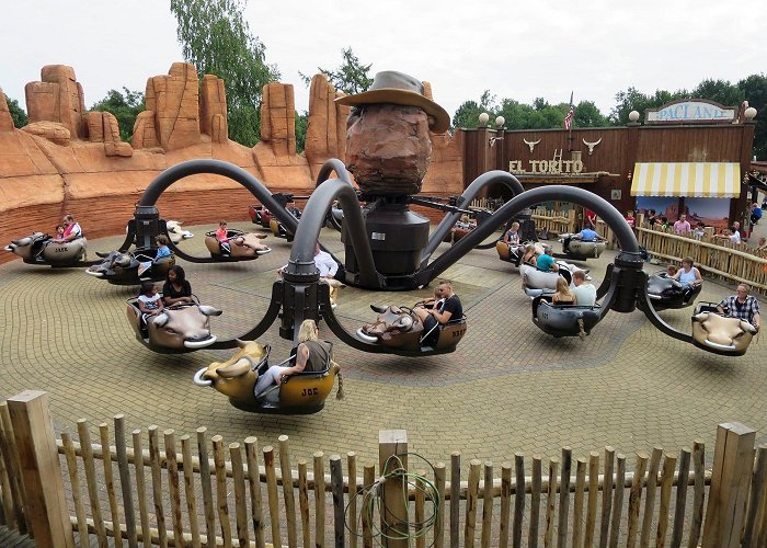 Attractiepark Slagharen Coaster Trips: 2016: Attractiepark Slagharen, Osse Kermissen ... photo