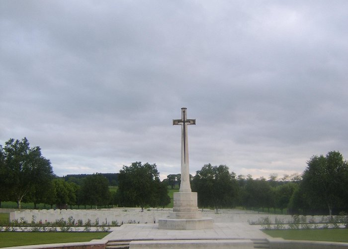 Hooge Crater Cemetery Pictures from the Hooge Cemetery, Ypres (WW1) | jon kilkade photo