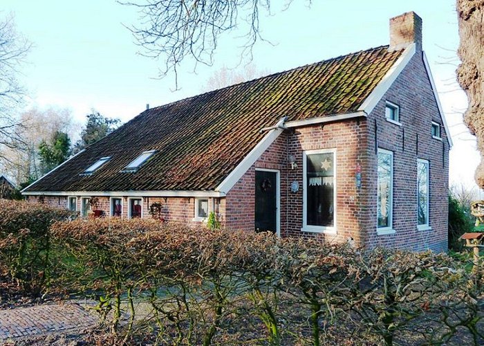 IJsbaan Pin van Hemmo van der Wal op Midwolda. | Ijsbaan, Jaren 60 photo