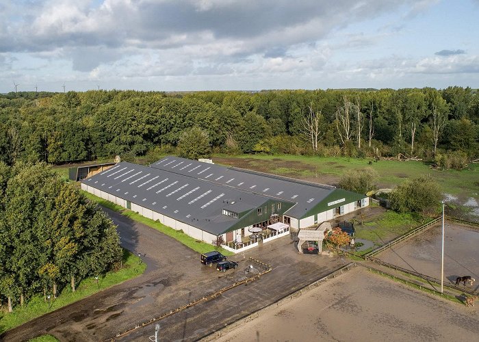 Manege Paardenmanege renovatie | Almere - HG montage photo