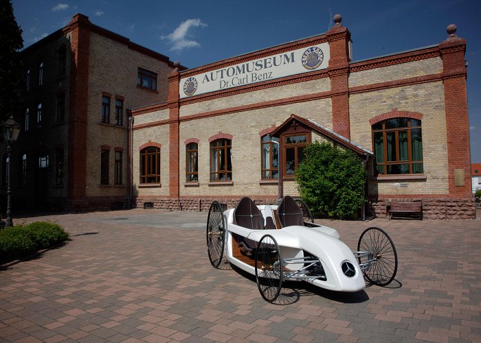 AUTOMUSEUM Dr. Carl Benz Mercedes-Benz F-CELL Roadster Bertha Benz Route (2009) - picture 3 ... photo