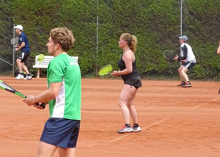 Tennispark Van Vliet Tennis kiest weer voor gravel | Al het nieuws uit Schiedam photo